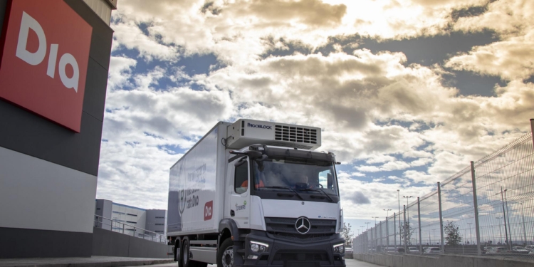 Dia incorpora un camión 100% eléctrico de Mercedes-Benz