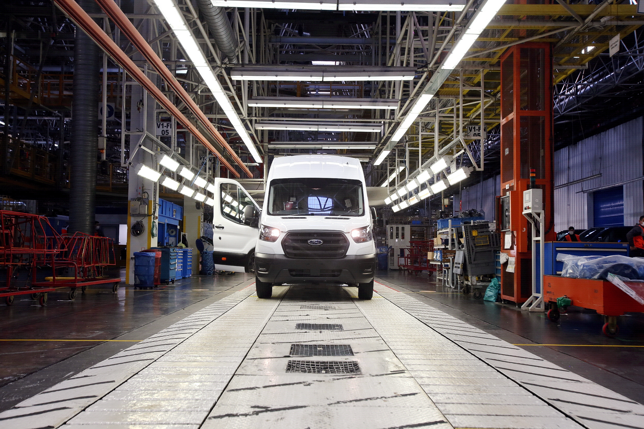Ford comienza la producción de las primeras unidades de su E-Transit
