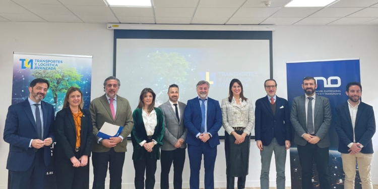 Aumenta presencia de mujeres en roles técnicos en transporte y logística