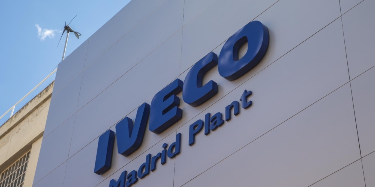 Iveco implanta un doble proyecto fotovoltaico para ser autosuficiente