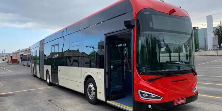 Tuvisa prueba un autobús eléctrico de 18 metros, dentro de la licitación de nuevos