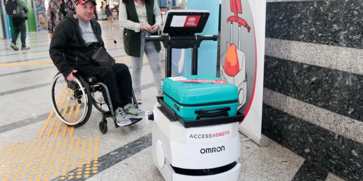 Fundación ONCE y Alsa prueban AccessRobots en la estación de Oviedo
