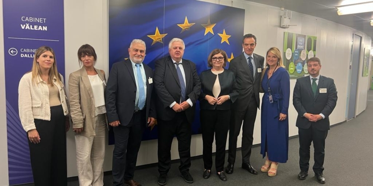 FEBT pide a Europa bajar la edad mínima para conductores profesionales