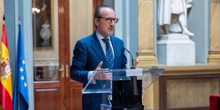 El presidente del Senado ratifica la importancia del sector logístico