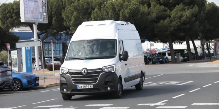 Presentada la furgoneta Renault Master Van H2-Tech en Madrid