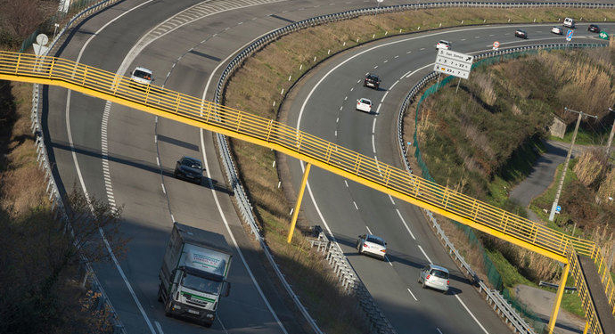 El Mitma publica la calculadora que permite revisar tarifas por el precio del gasóleo