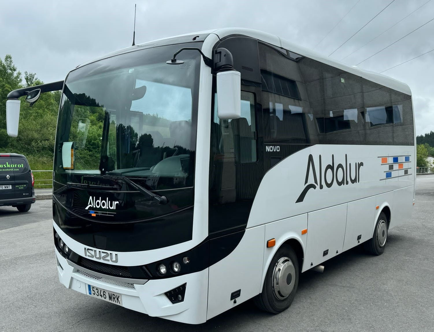 Isuzu entrega una nueva unidad del modelo Novo a Aldalur Anaiak