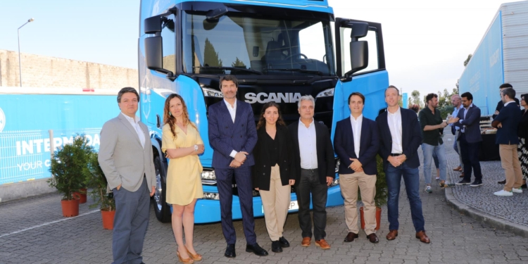 Scania entrega un camión eléctrico al transportista Klog en Portugal
