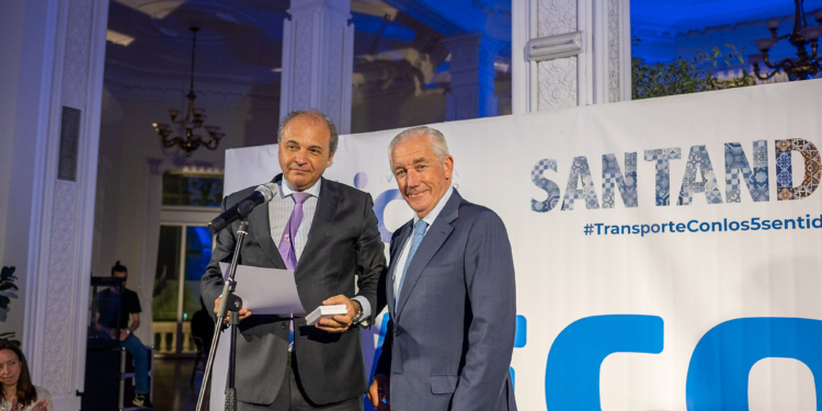 IRU reconoce la trayectoria de Juan Antonio Esteban a título póstumo