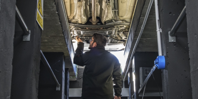 AECA-ITV forma a sus asociados sobre control de emisiones