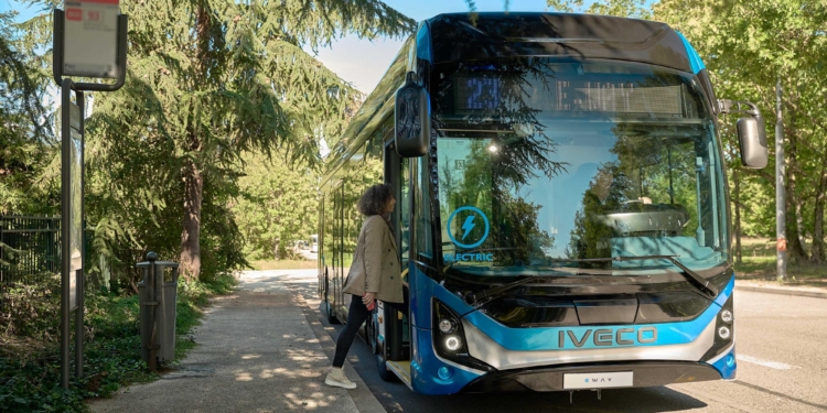 Iveco entrega diez autobuses E-WAY al Ayuntamiento de Algeciras