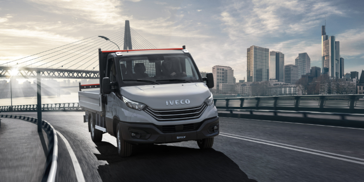 Iveco y el Grupo Alpega se asocian para ofrecer servicios de descarbonización