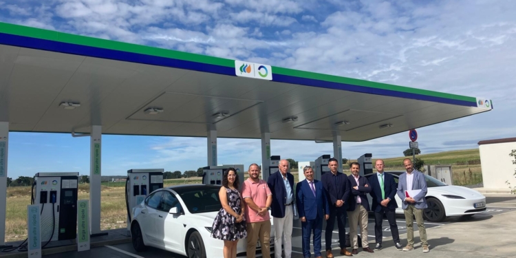 Iberdrola | bp pulse inaugura hub de recarga ultrarrápida en Segovia