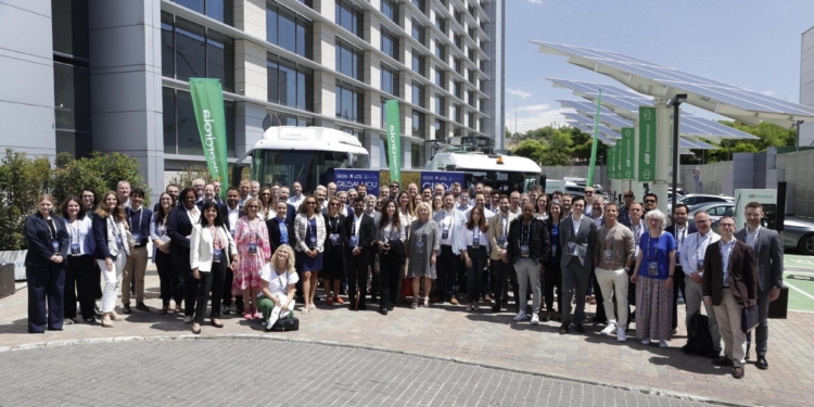 Más de 20 gobiernos se reúnen para impulsar el transporte eléctrico