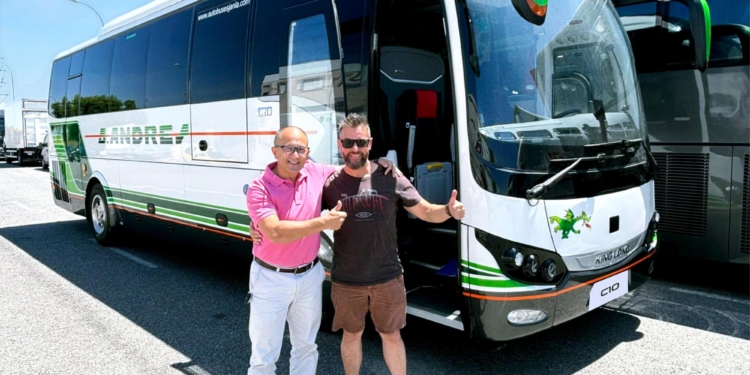 Autobuses Janla suma a su flota un King Long C10 autoportable