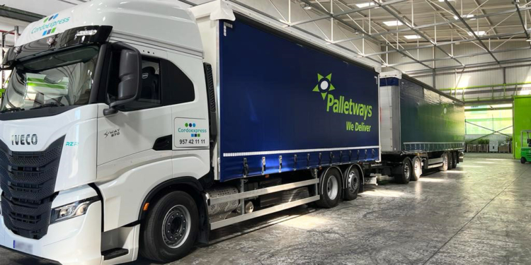 CordoExpress adquiere un megacamión para servicios Palletways