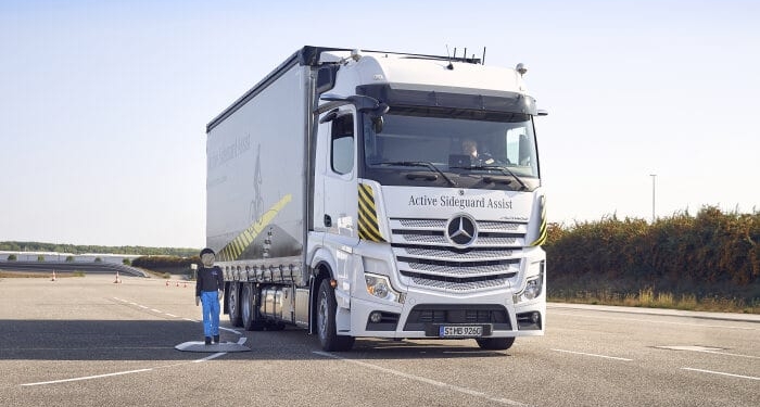 Primicias de Mercedes-Benz Trucks para más seguridad
