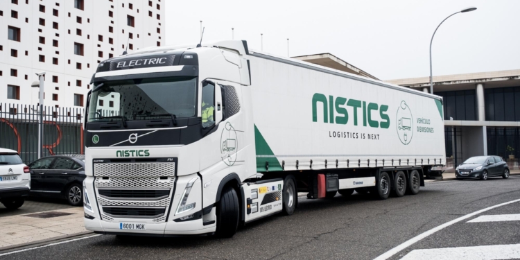 Nistics incorpora a su flota 14 camiones Volvo FH Electric sin emisiones
