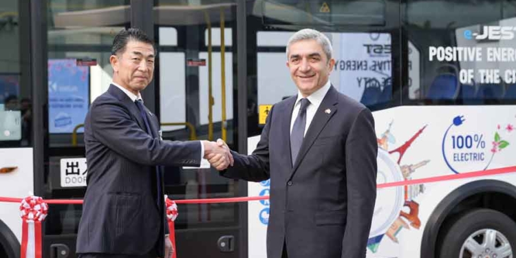 Karsan debuta en Japón con el e-JEST eléctrico con volante a la derecha