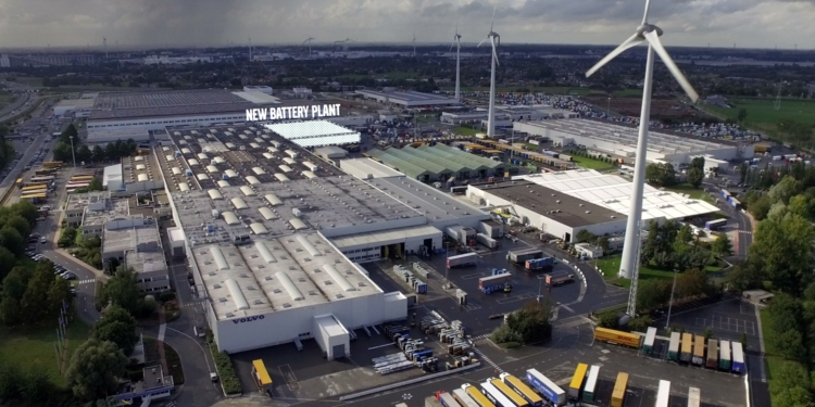 Volvo Trucks abre su primera planta de montaje de baterías en Europa