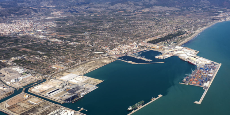 Acuerdo entre los transportistas de Astraport y APM Terminals en el puerto de Castellón