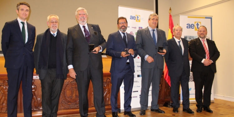 AET otorga las primeras medallas al ‘Mérito en el Transporte’