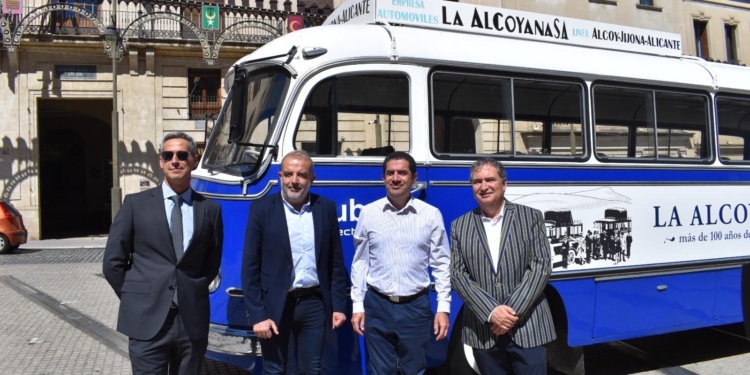Alcoy conmemora 70 años del primer autobús urbano en la ciudad