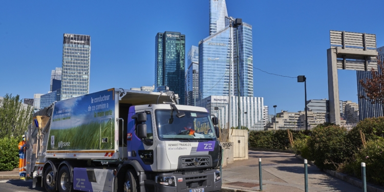 El grupo Suez reafirma su apuesta por la gama eléctrica de Renault Trucks con 10 D Wide ZE