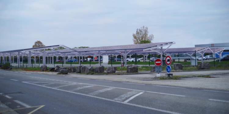 Renault Trucks presenta sus cubiertas solares junto a TotalEnergies