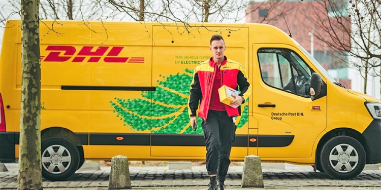 Renault Trucks entrega cuatro master ZE 100% eléctricos a DHL Parcel en Bélgica