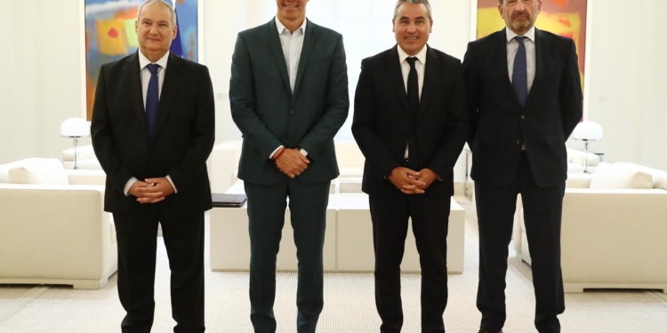 El presidente de Anfac se reúne con Pedro Sánchez para impulsar la transformación de la movilidad en España