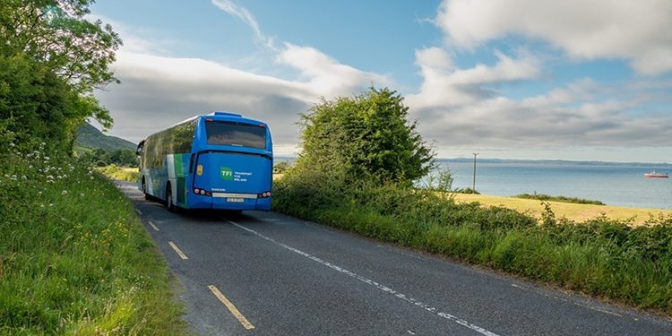 ‘Los buses rurales ayudan a la población y conecta las localidades’