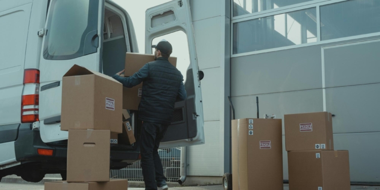 El empleo logístico crece un 2,8% gracias al Black Friday y la campaña navideña