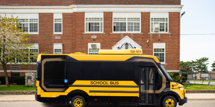 BYD presenta un nuevo autobús escolar con tecnología V2G