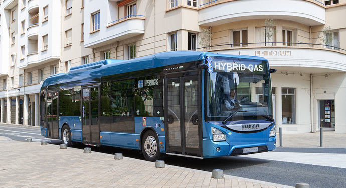 EMT Madrid fletará líneas para trasladar personas sin hogar a centros de acogida