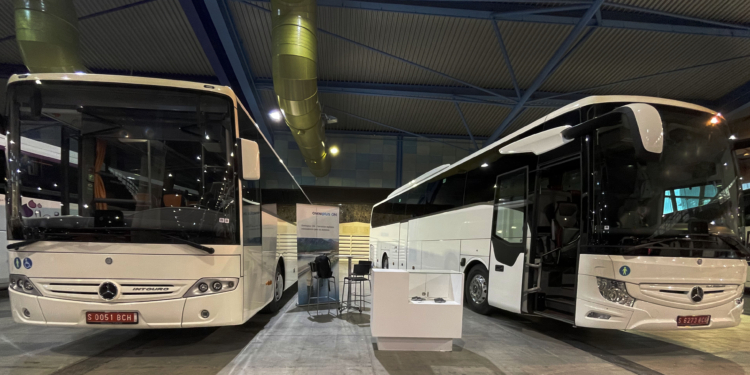 Evobus Ibérica expone dos vehículos Mercedes-Benz en Andalucía