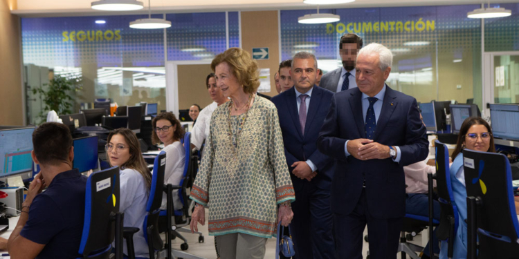 S.M. la Reina Doña Sofía visita Primafrio, por la relación entre sus fundaciones