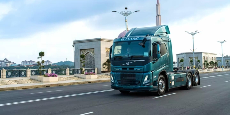 Volvo Trucks comienza a vender camiones eléctricos en Malasia