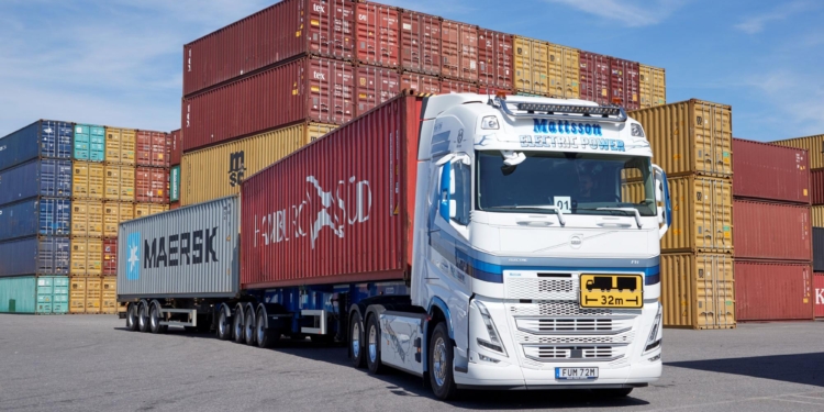 Volvo Trucks entrega en Suecia un camión eléctrico de 74 toneladas