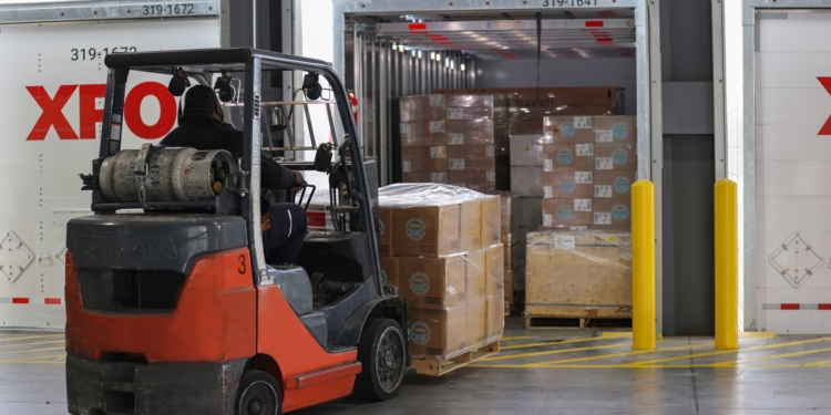 XPO recoge 3.3 toneladas de alimentos para los más necesitados