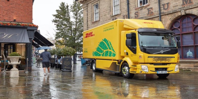 DHL y Volvo ponen en la carretera el primer camión eléctrico de 16 toneladas
