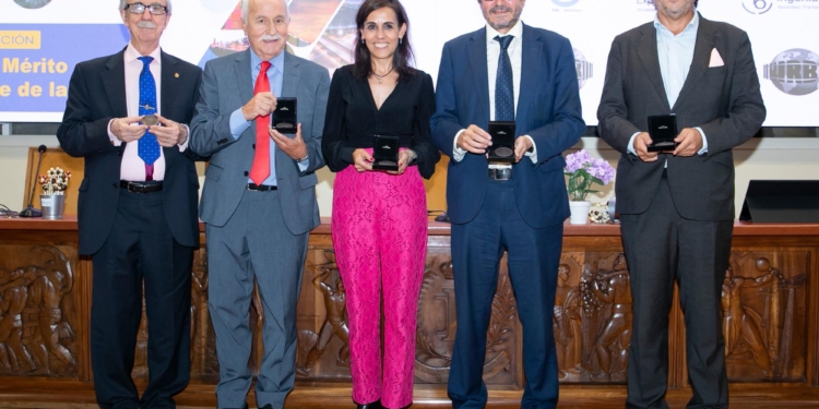 AET celebra la segunda entrega de las medallas al mérito en el transporte
