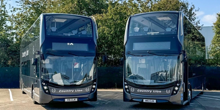Country Lion incorpora dos autobuses de dos pisos Enviro400