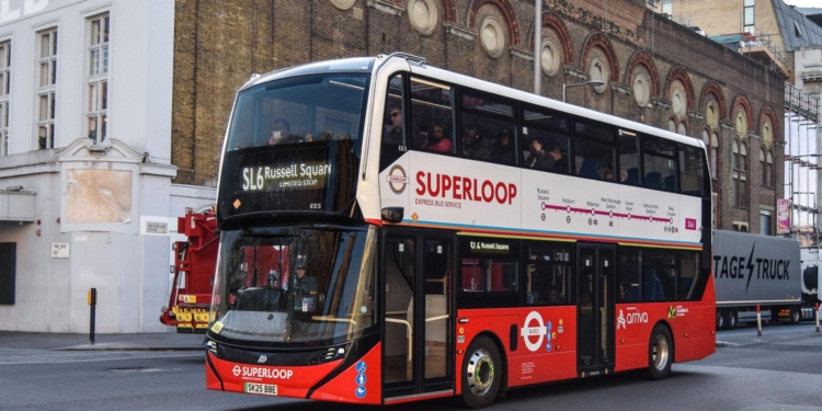 Arriva inicia la ruta Superloop con el primer Alexander Dennis Enviro400EV
