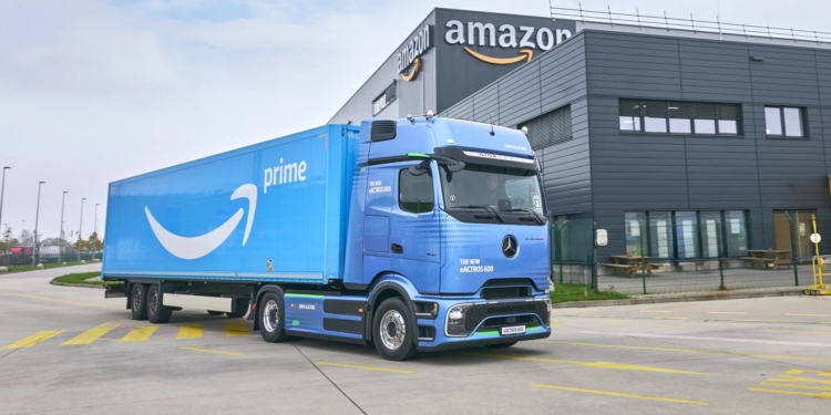 Amazon anuncia su mayor pedido de camiones eléctricos hasta la fecha