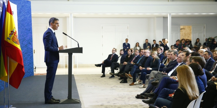 Anetra representa al transporte de viajeros en el encuentro con Pedro Sánchez