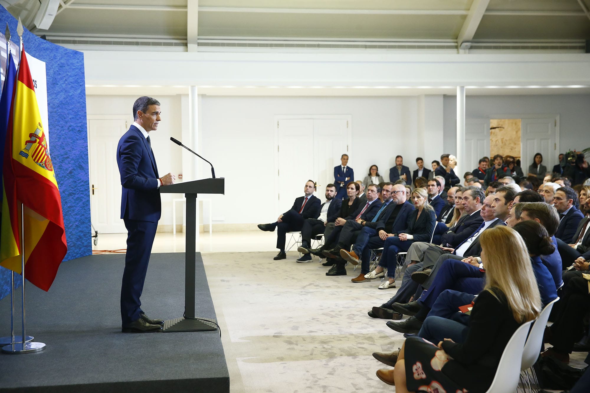 Anetra representa al transporte de viajeros en el encuentro con Pedro Sánchez