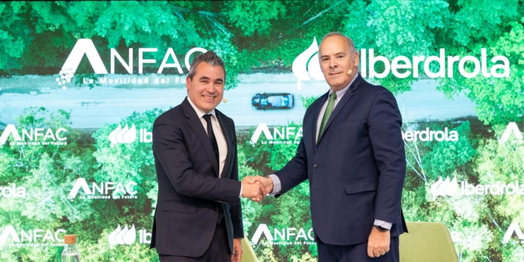 ANFAC e Iberdrola firman alianza por la movilidad eléctrica en España