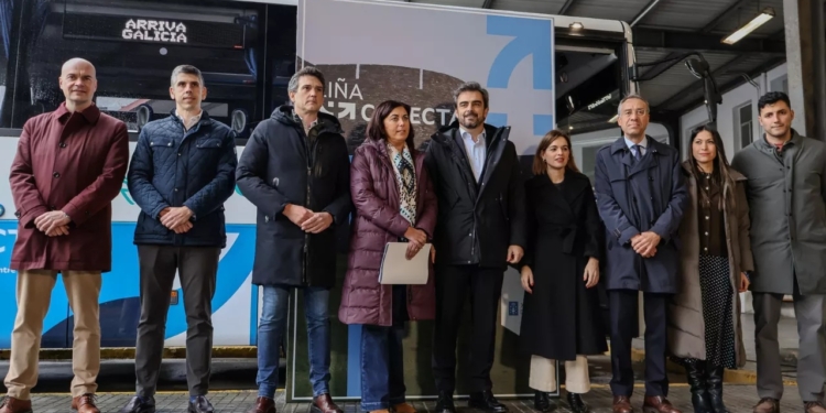 Arriva presenta cuatro buses para la ‘Línea Conecta’ entre Lugo y A Coruña
