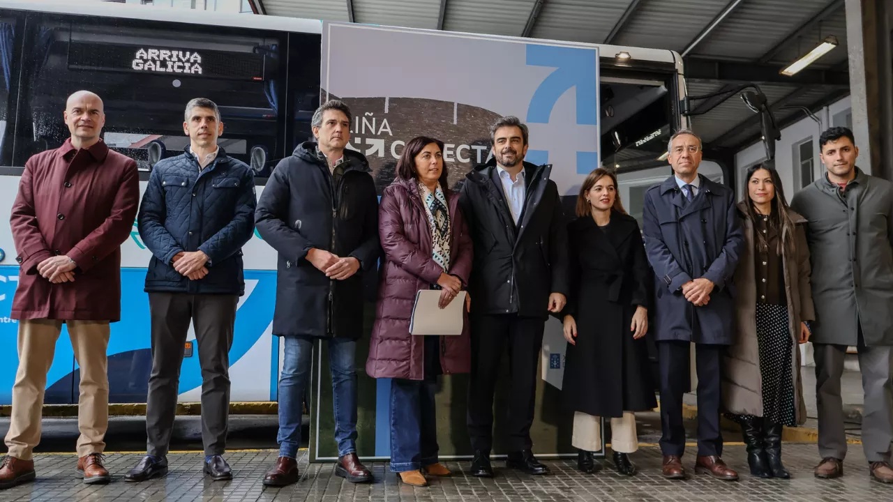 Arriva presenta cuatro buses para la ‘Línea Conecta’ entre Lugo y A Coruña